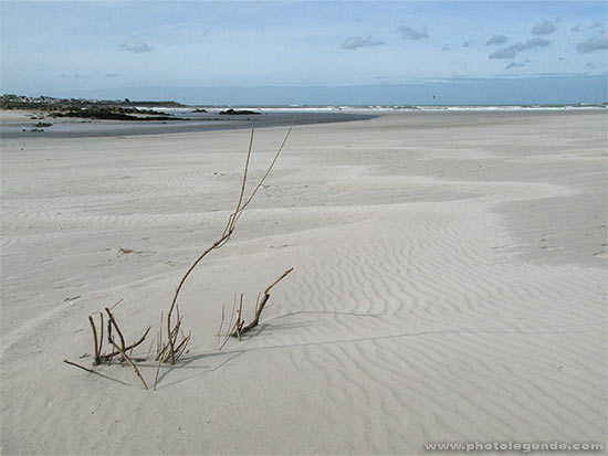 Sur la plage du Dossen à Santec